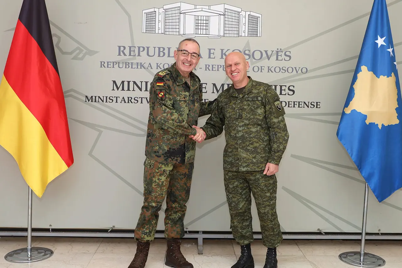 Gjeneral Jashari uron Gjeneral Breuer me rastin e marrjes së detyrës së re