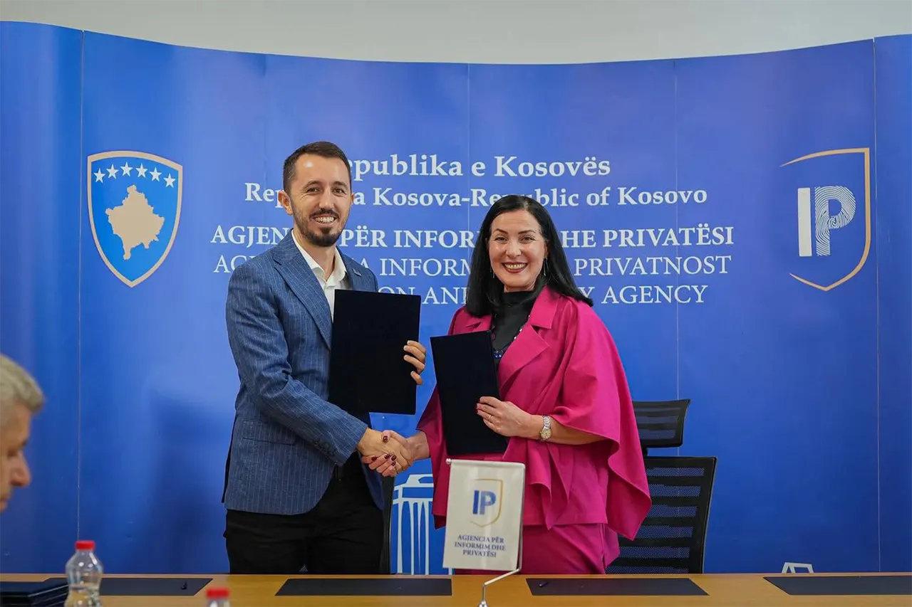 Kryetari Rahimaj nënshkruan Memorandum Bashkëpunimi me AIP, Kamenica pjesë e fazës pilote për publikimin proaktiv të dokumenteve