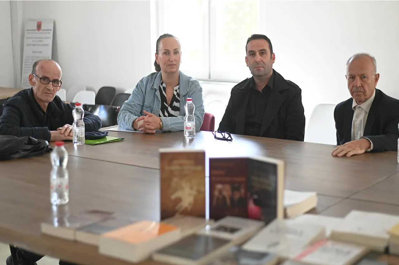 Biblioteka e Qytetit “Drita” pasurohet me 92 tituj të rinj shkencorë