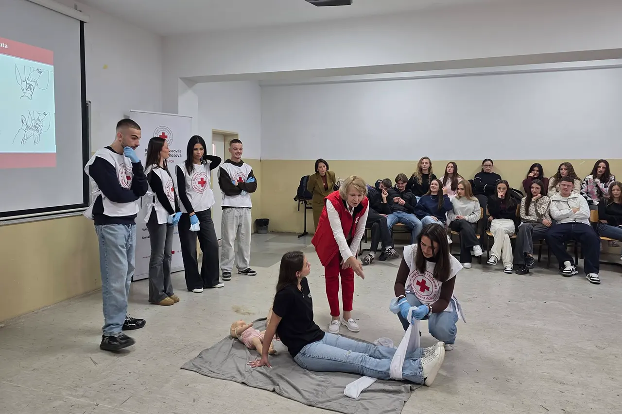 Ligjëratë vetëdijesuese: “Ndihma e Parë në shkolla”
