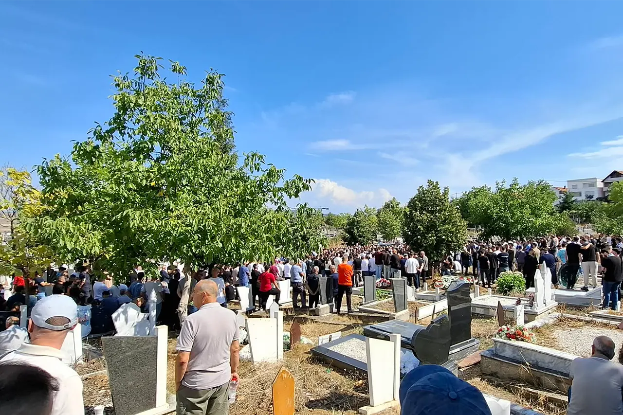 I jepet lamtumira e fundit të riut Arianit Robelli