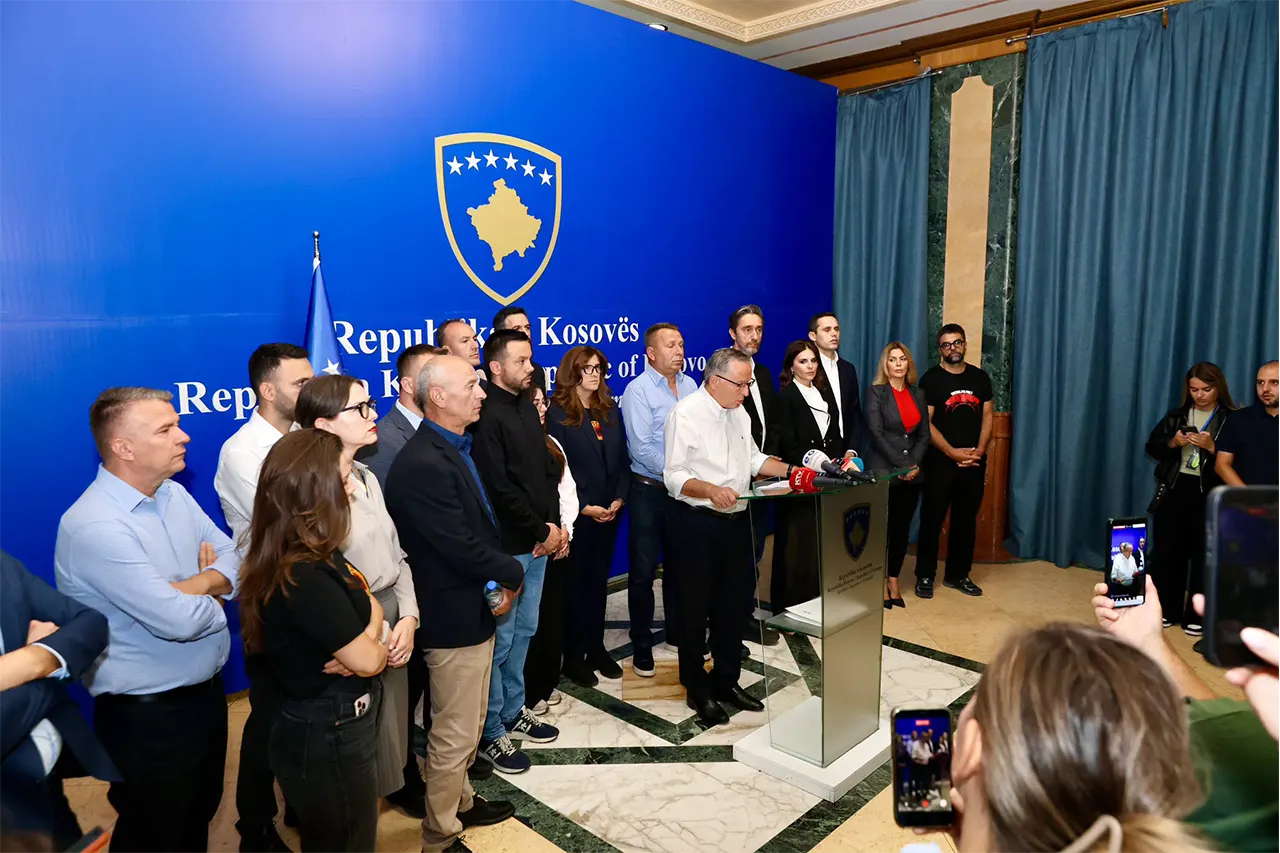 PDK dorëzon në Kuvend projektligjin për ndryshimin dhe plotësimin e Ligjit për Dhomat e Specializuara