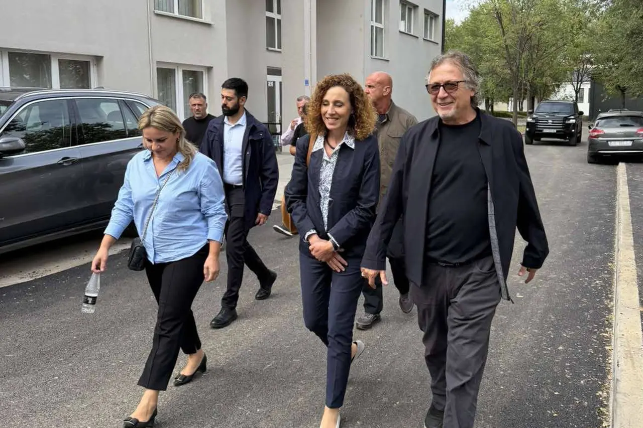 Ambasadorja e Izraelit viziton Spitalin e Përgjithshëm të Gjilanit