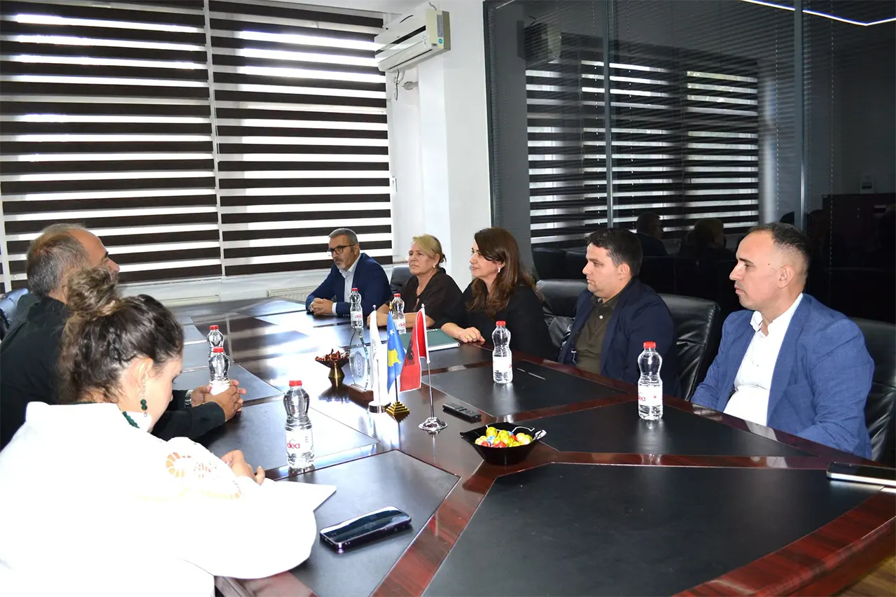 Universiteti Publik “Kadri Zeka” dhe Oda Ekonomike e Kosovës bashkëorganizojnë “Anamorava Economic Forum 2026”