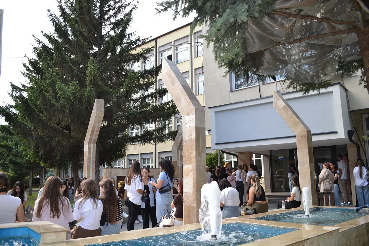 Lista me emrat e kandidatëve të cilët do t’i nënshtrohen provimit pranues