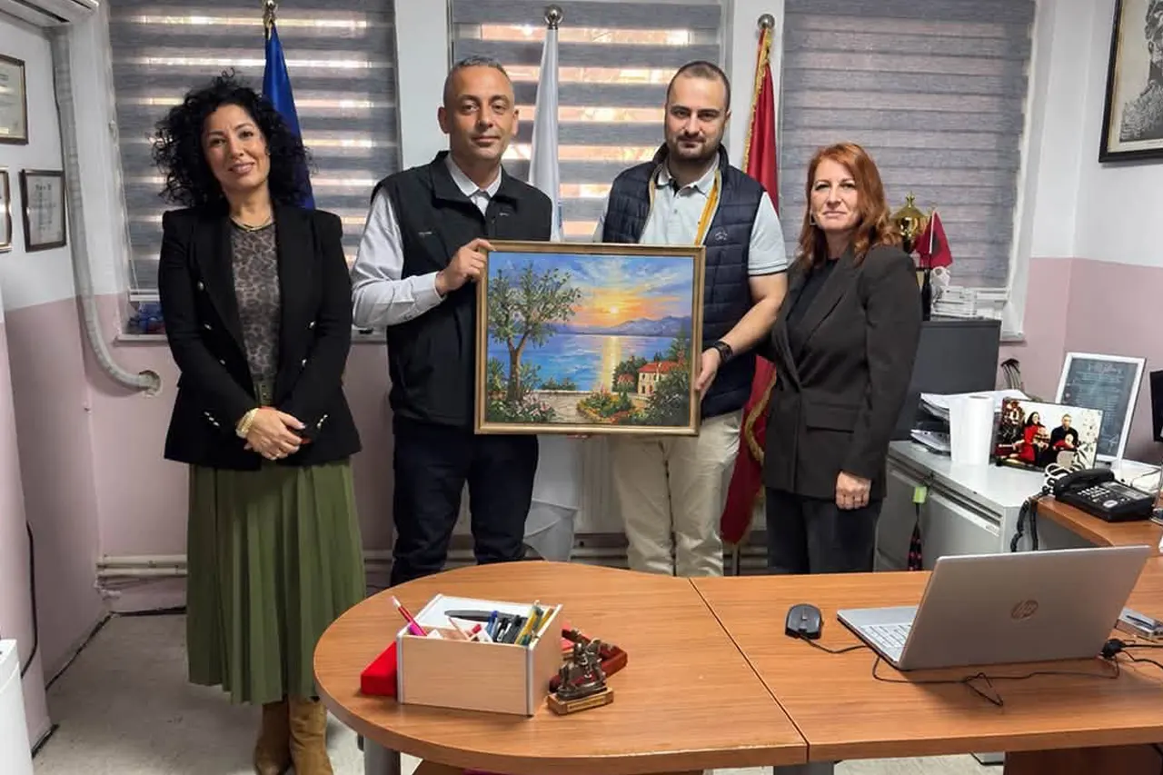 Mirënjohje për Agon Behlulin, sjellë donacion për Gjimnazin “Zenel Hajdini”