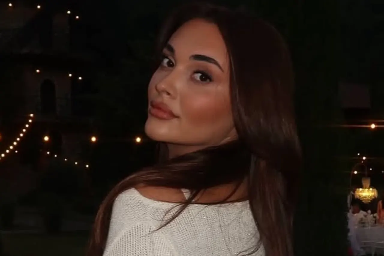 Ajo që ende jeton brenda teje jam, cikël poetik nga Albunita Kadriu