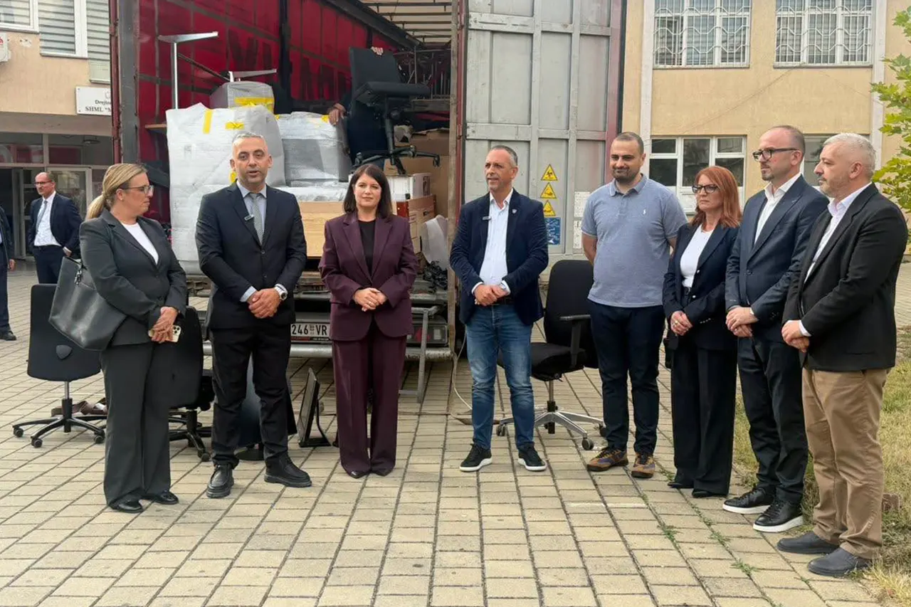 Mërgimtari Agon Behluli sjell donacion nga Zvicra për tri shkollat tona në Gjilan