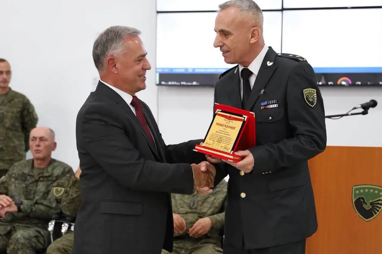 Isufi shprehu mirënjohje dhe respekt për nënkolonel Bashkim Hamdiun me rastin e përfundimit të karrierës së tij ushtarake