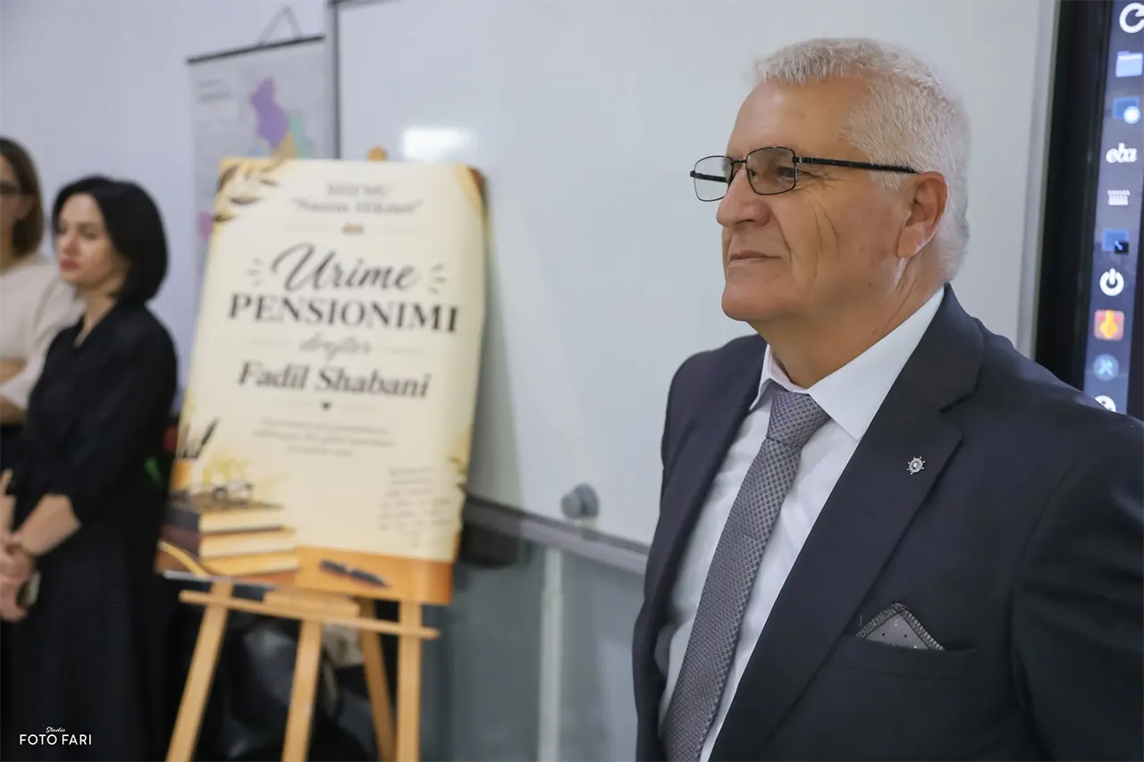 Pas 37 vitesh kontribut në arsim pensionohet drejtori i shkollës, prof.Fadil Shabani