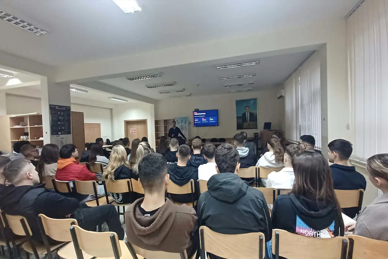 Në Gjimnazin Natyror ,,Xhavit Ahmeti’’ u mbajt sesion informues për sigurinë kibernetike dhe mundësinë për të qenë specialist në këtë fushë