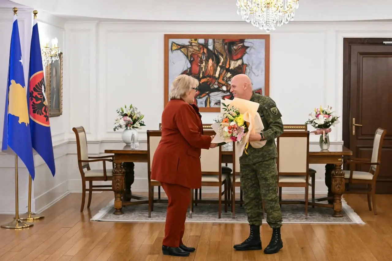 Presidentja Shiroka Pula priti komandantin e FSK-së, gjenerallejtënant Bashkim Jashari