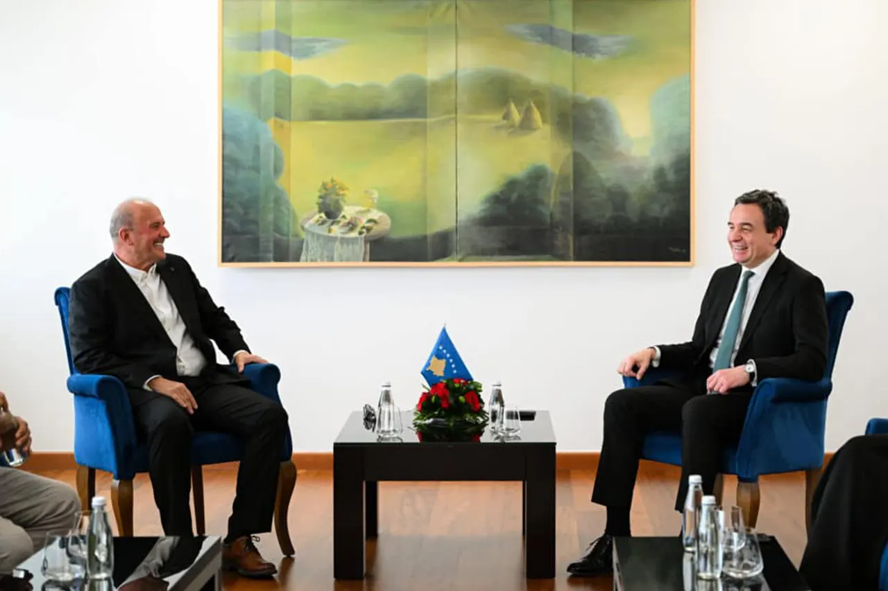 Kryeministri Kurti priti në takim ish-futbollistin Xhevdet Muriqi