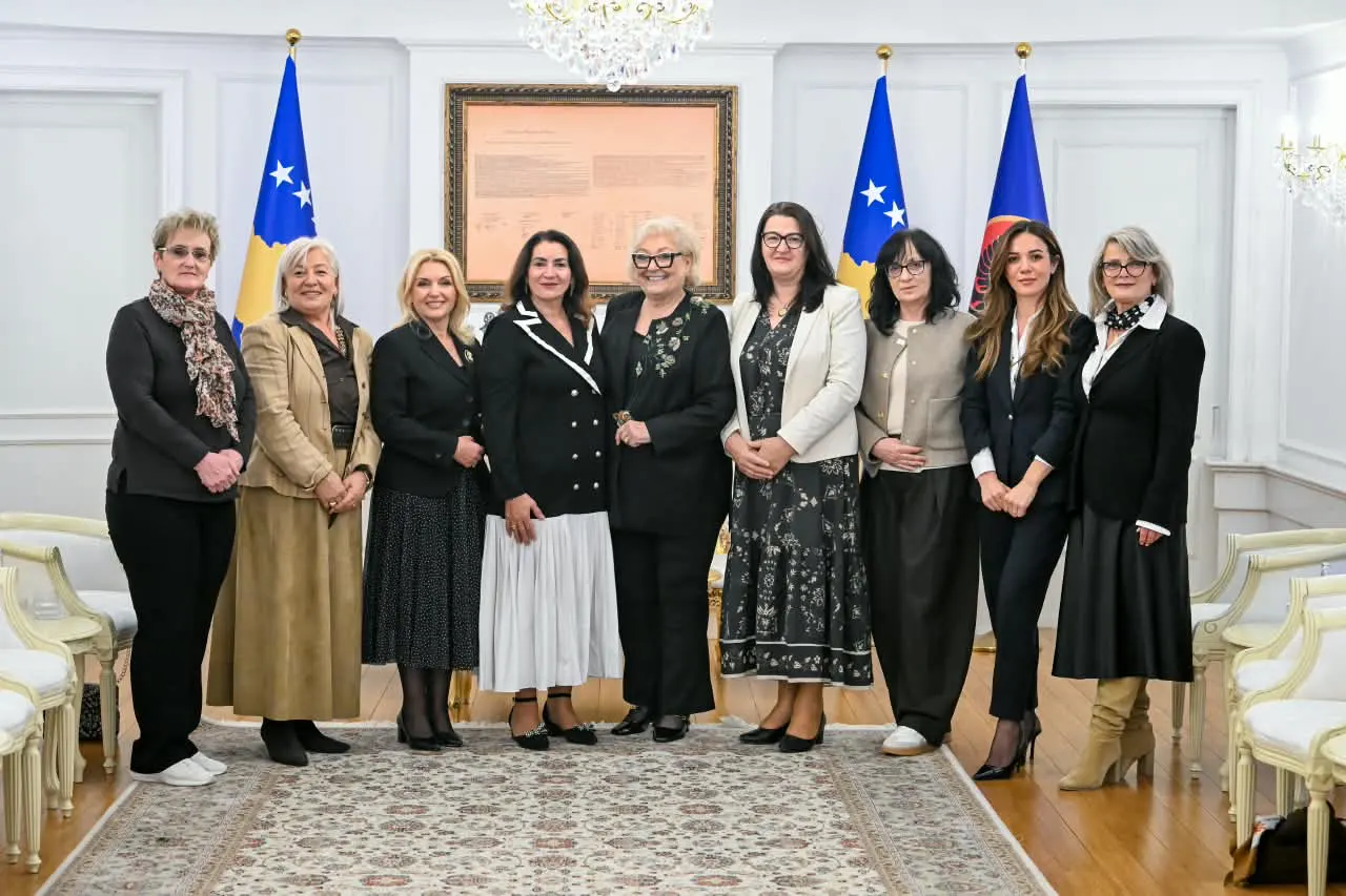 Presidentja Shiroka Pula priti në takim përfaqësueset e strehimoreve të Kosovës