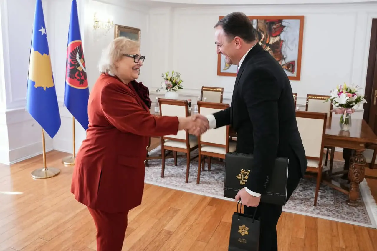 Presidentja Shiroka Pula priti në takim drejtorin e AKI-së, Petrit Ajeti