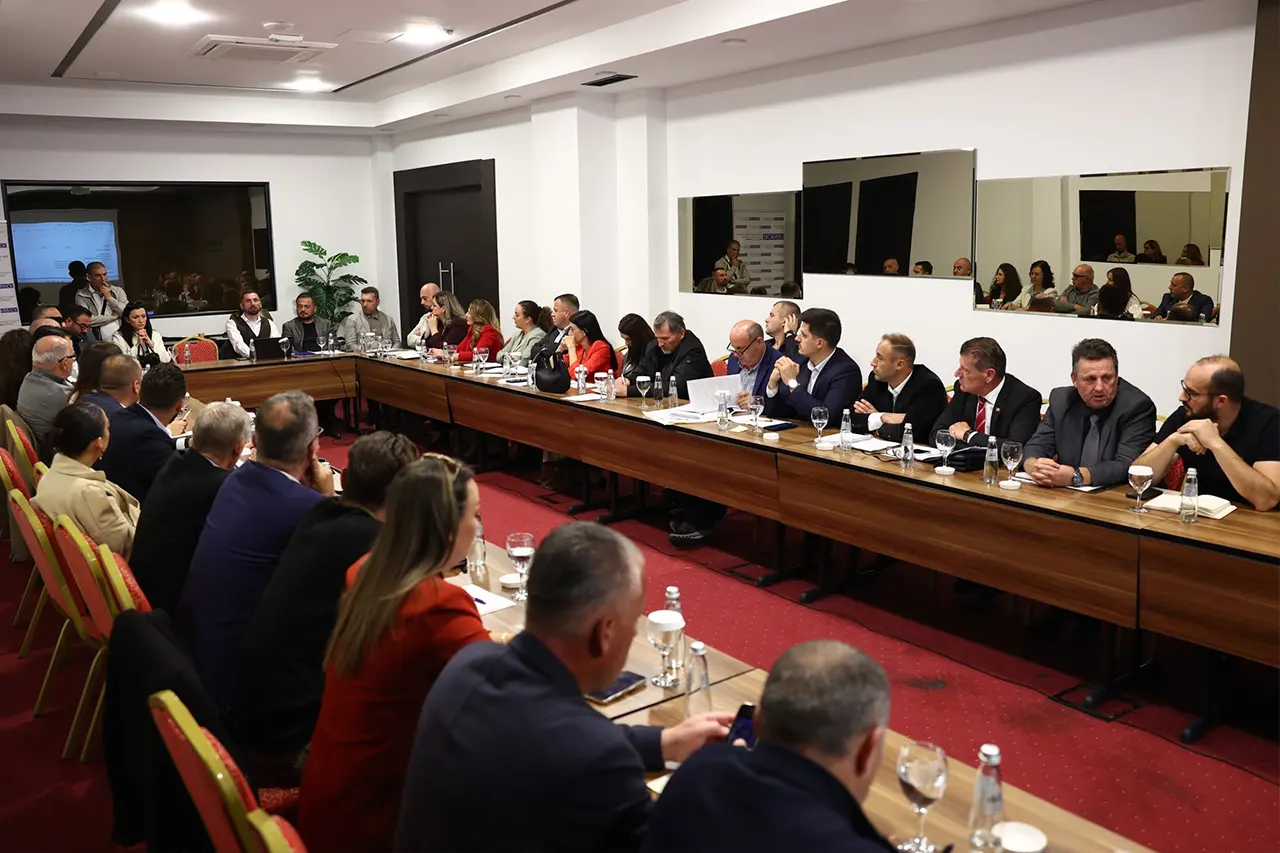 U mbajt punëtoria për organizimin dhe sistematizimin e vendeve të punës në administratën komunale