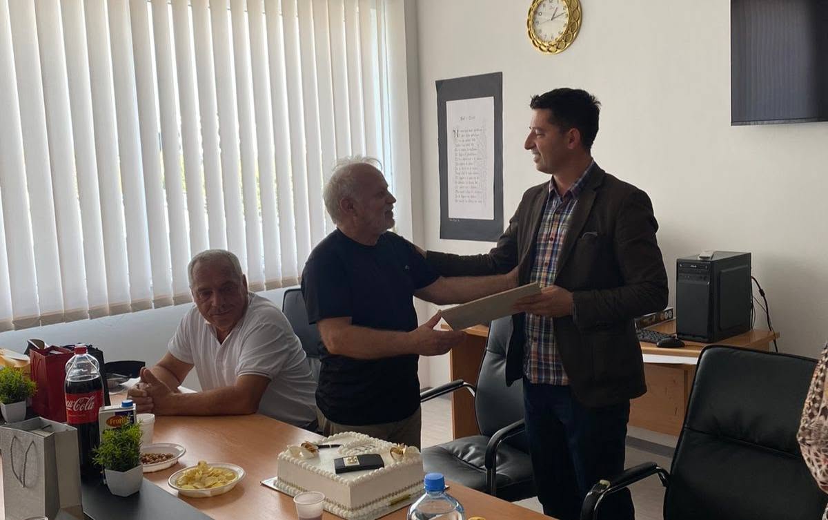 Pensionohet profesori i pikturës, Ramadan Arifi