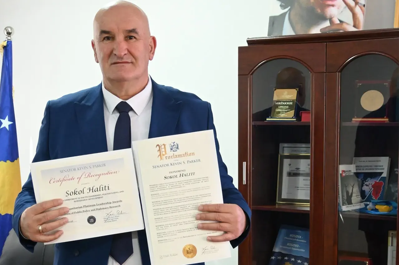 Kryetari Haliti nderohet nga senatori i shtetit të Nju-Jorkut, Kevin S. Parker