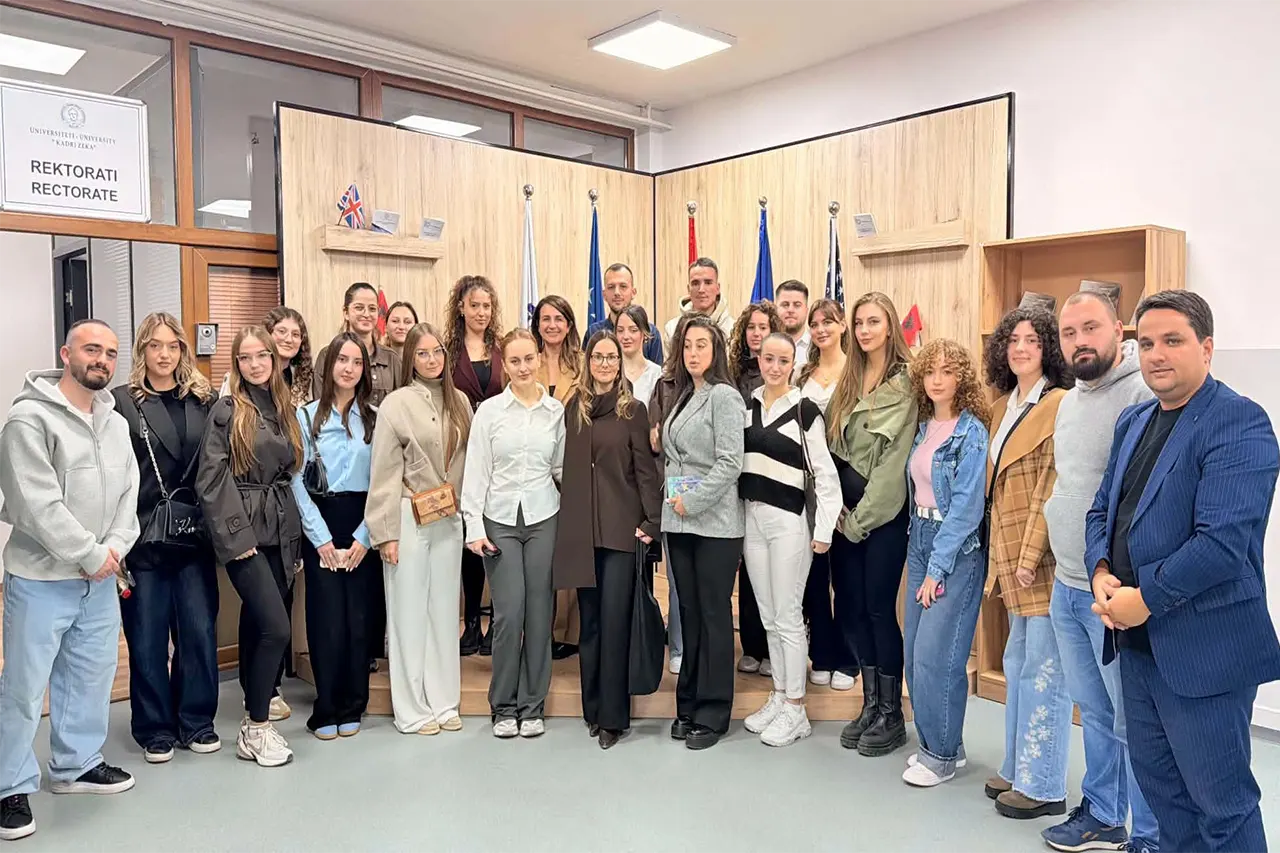 Rektorja Fitore Malaj ka pritur në takim përfaqësuesit e studentëve nga të gjitha njësitë akademike të UKZ-së