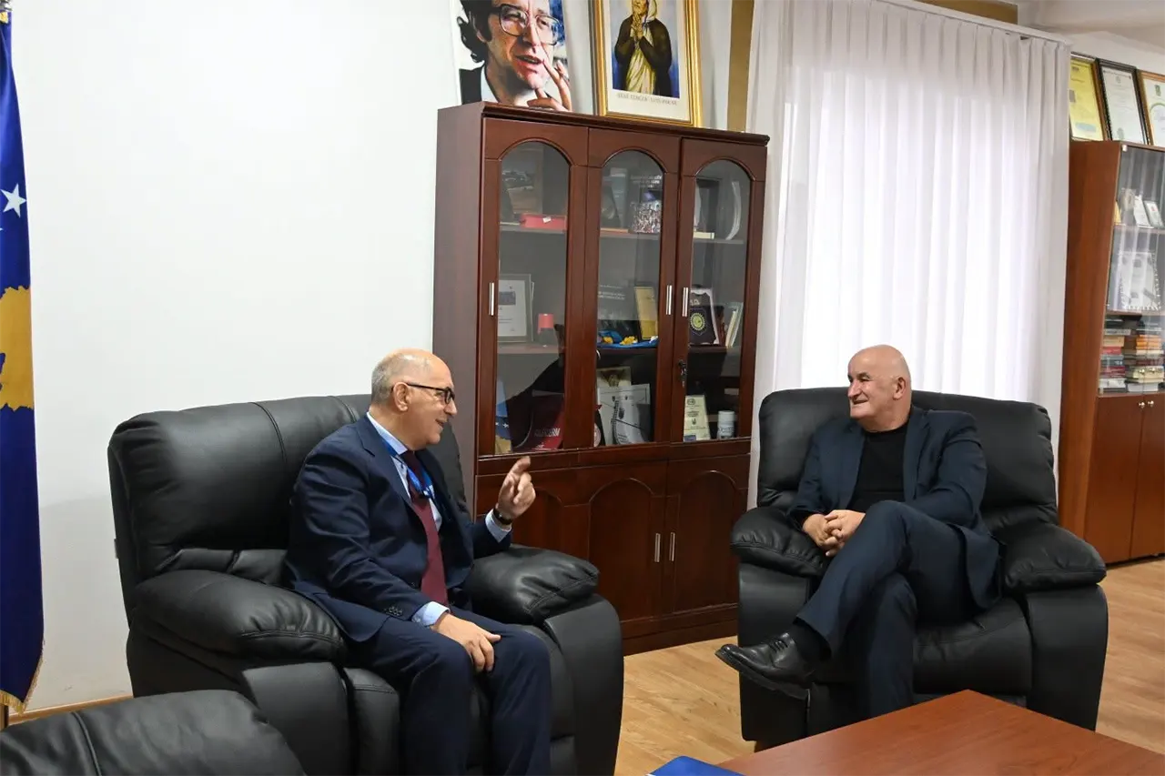 Kryetari i Vitisë, Sokol Haliti priti në takim drejtorin e Zyrës Rajonale të OSBE-së në Gjilan, Igli Totozani