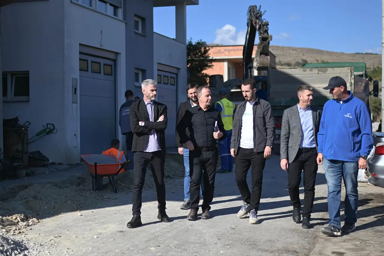 Rahimaj, Kastrati dhe Salihu inspektojnë punimet që po bëhen në Grizime të Kamenicës