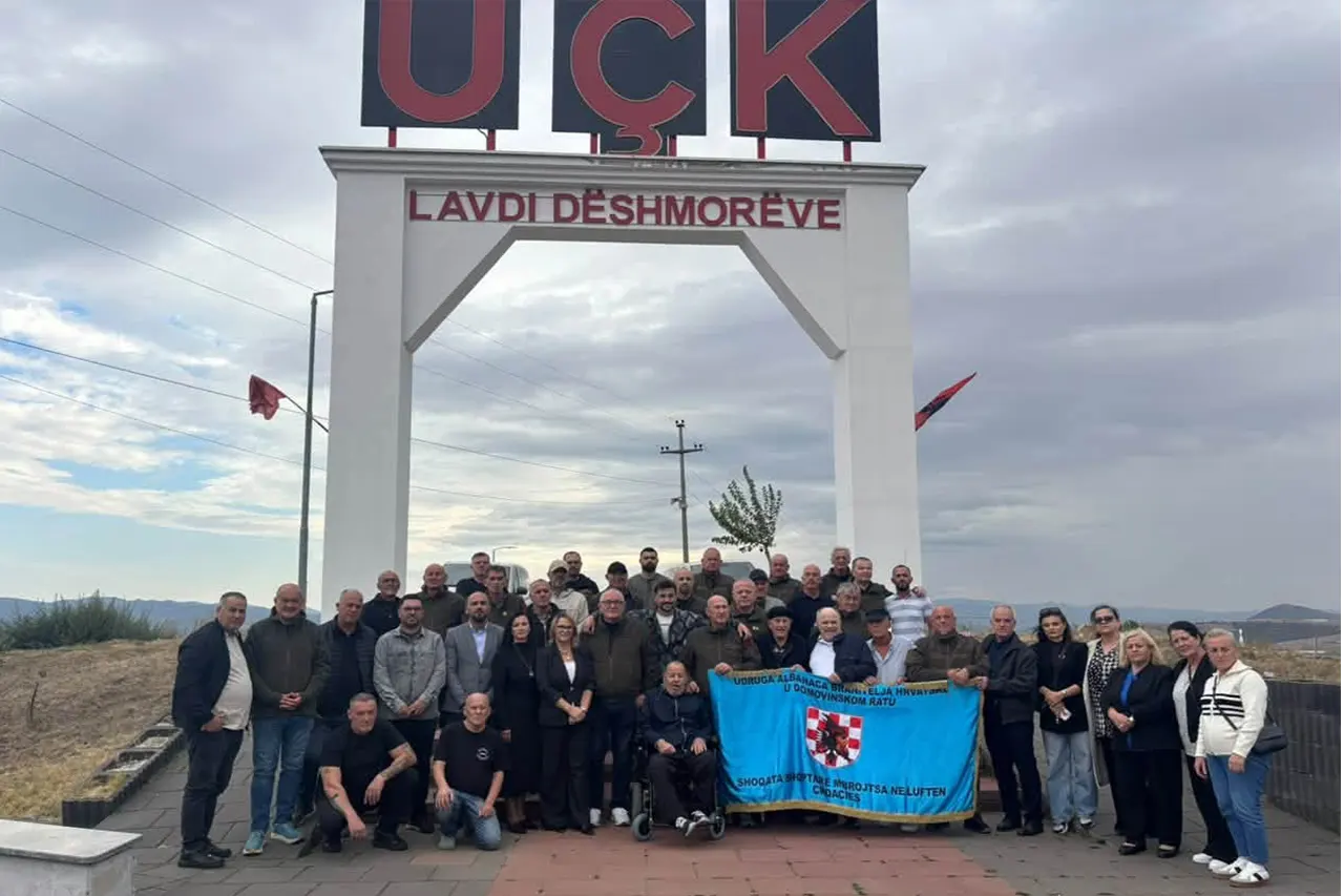 Një delegacion i veteranëve shqiptarë dhe kroatë nderuan bashkëluftëtarët dëshmorë, Samet Bogujevci dhe Fadil Salihu