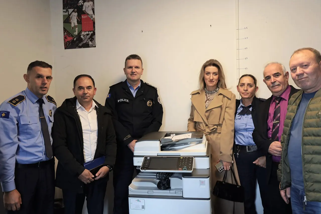Sindikata e Policisë së Kosovës i dhuroi Stacionit Policor në Viti një fotokopje