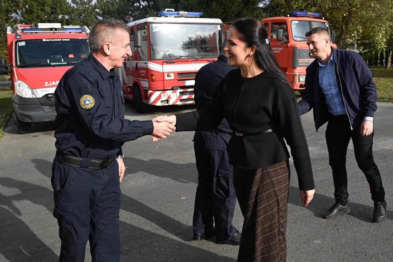 Vizitë në Njësinë e Zjarrfikësve në Kamenicë, organizata QDTI dhuron pajisje